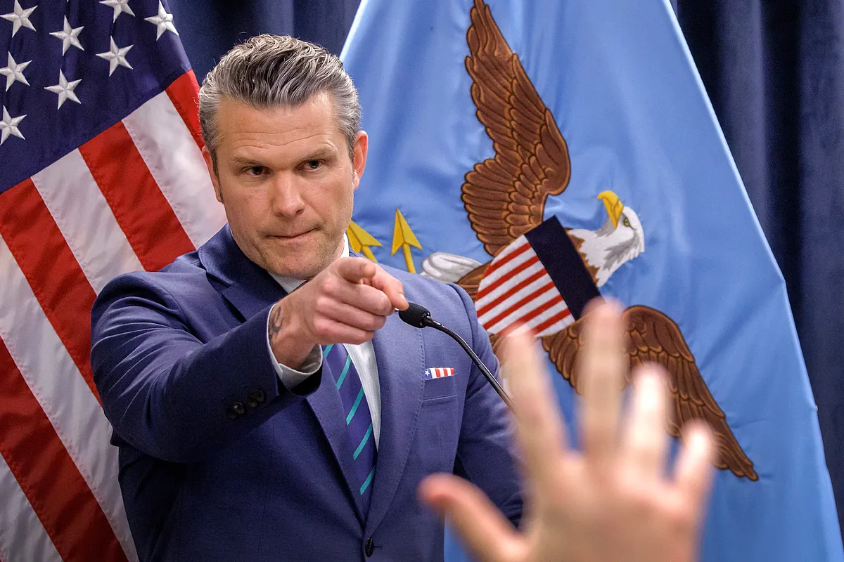 El bróker de Pete Hegseth intentó comprar fondos del sector defensa antes  del ataque a Irán | Financial Times