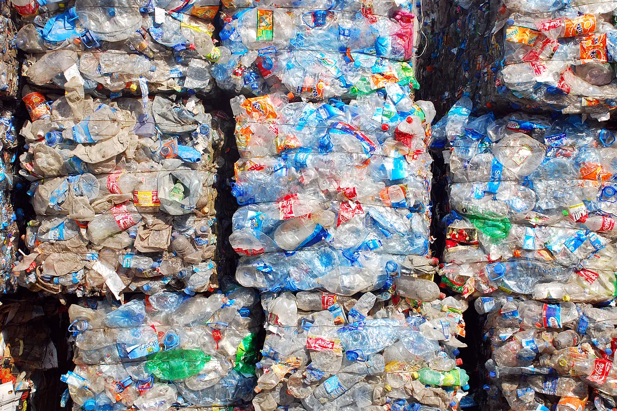 Europa se prepara para cerrar la puerta al plástico barato: la UE planea nuevas reglas para frenar importaciones que están colapsando las plantas de reciclaje