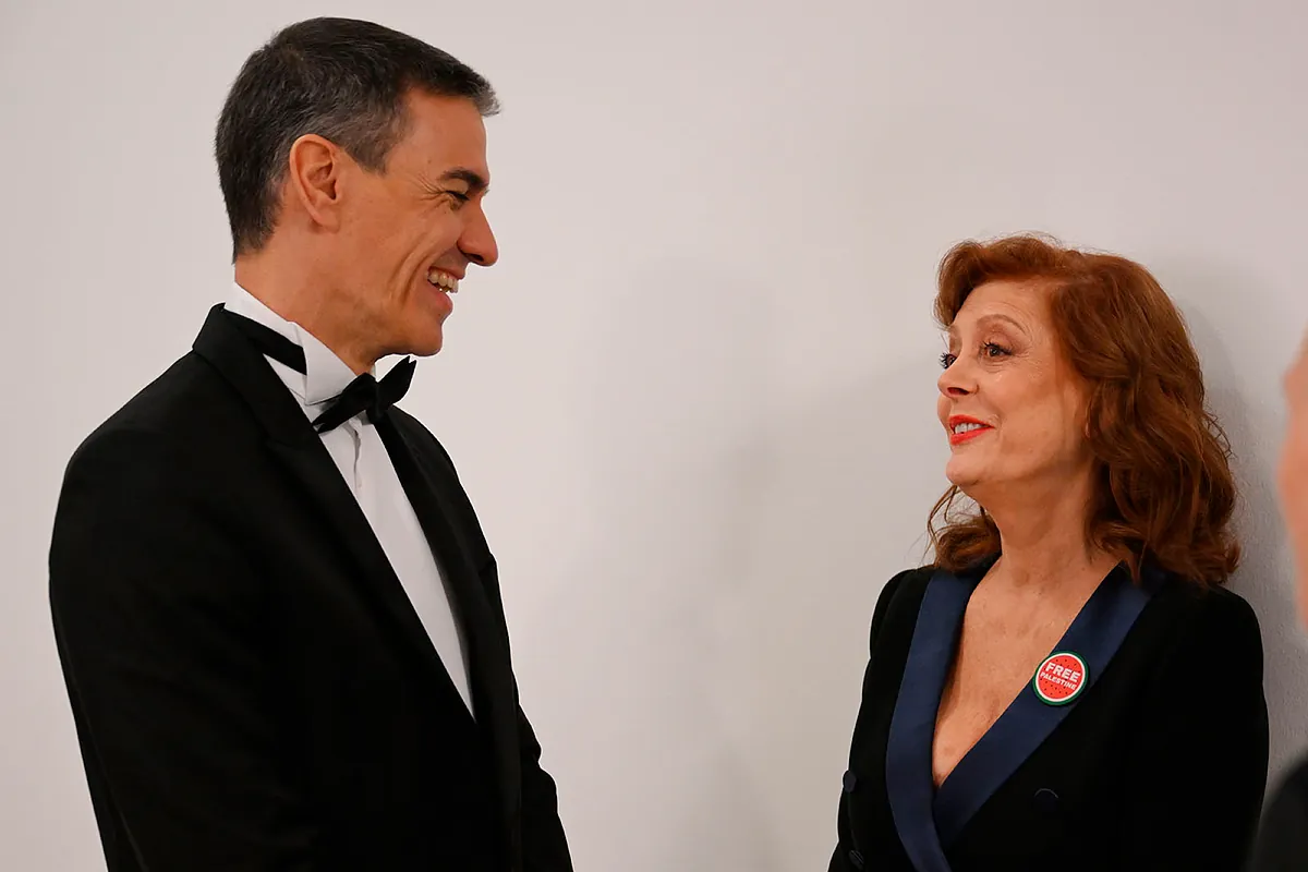 La política exterior debe ir al Congreso, no al cine ni a los mítines