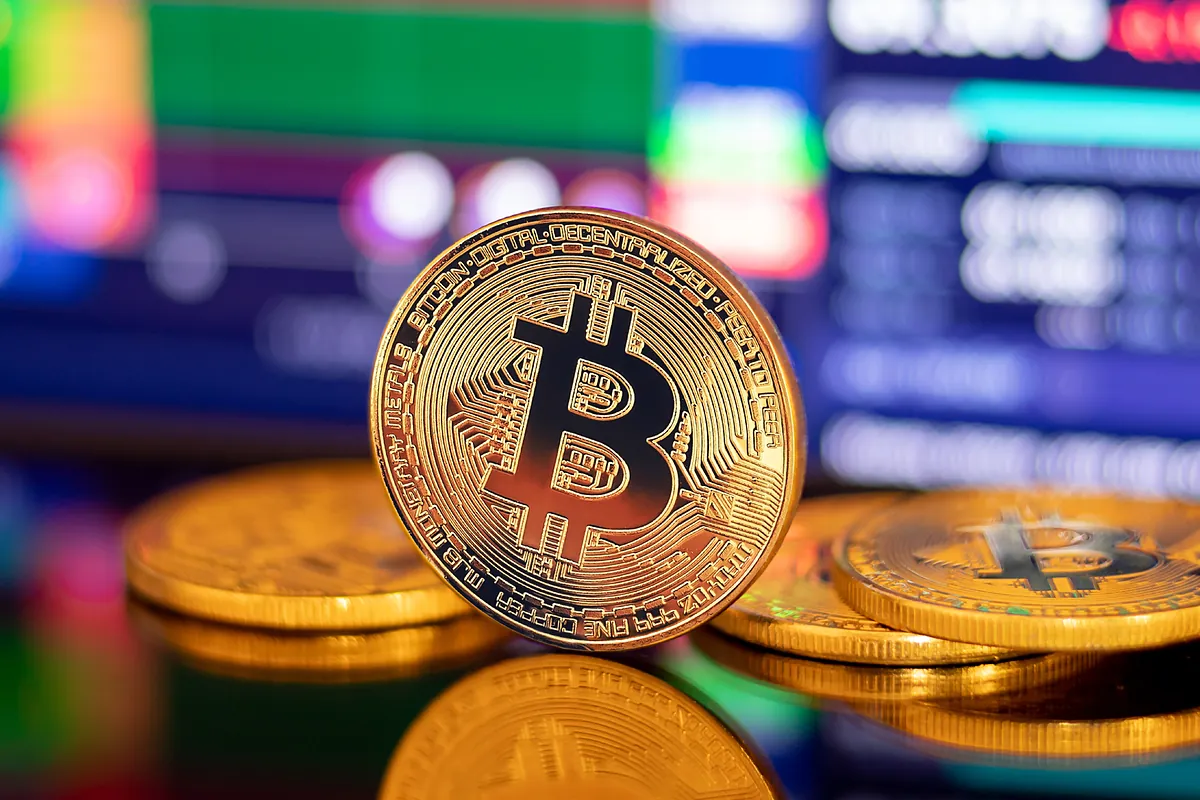 Bitcoin: El bitcoin alcanza un nuevo máximo y se acerca a los 73.000  dólares | mercados