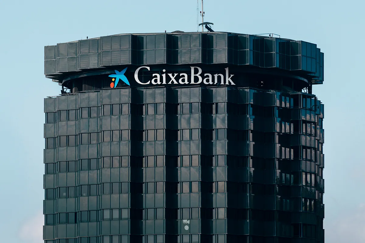 CaixaBank acapara el 56% de todo lo que ganan los bancos en seguros