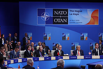 Donald Trump y Pedro Sánchezentre los participantes en una cumbre de la OTAN de 2025.