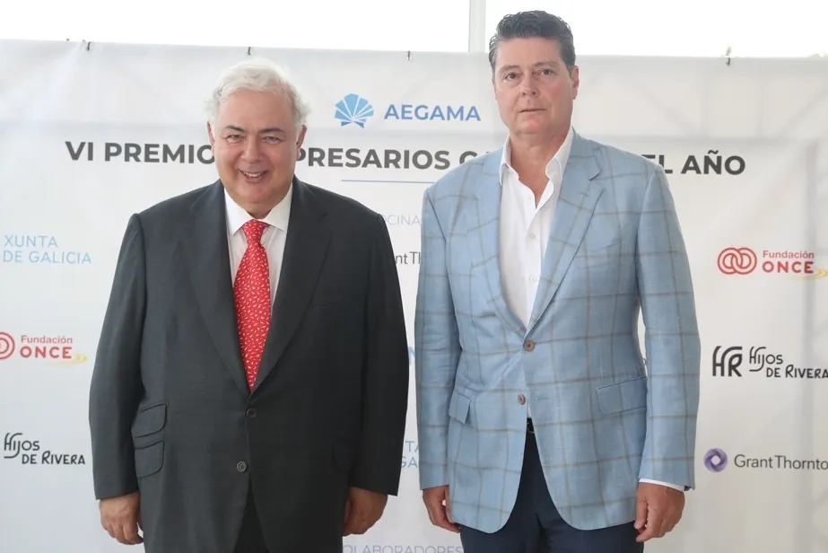 Luis de Valdivia recibe el premio Empresario Gallego del Año en Galicia de Aegama