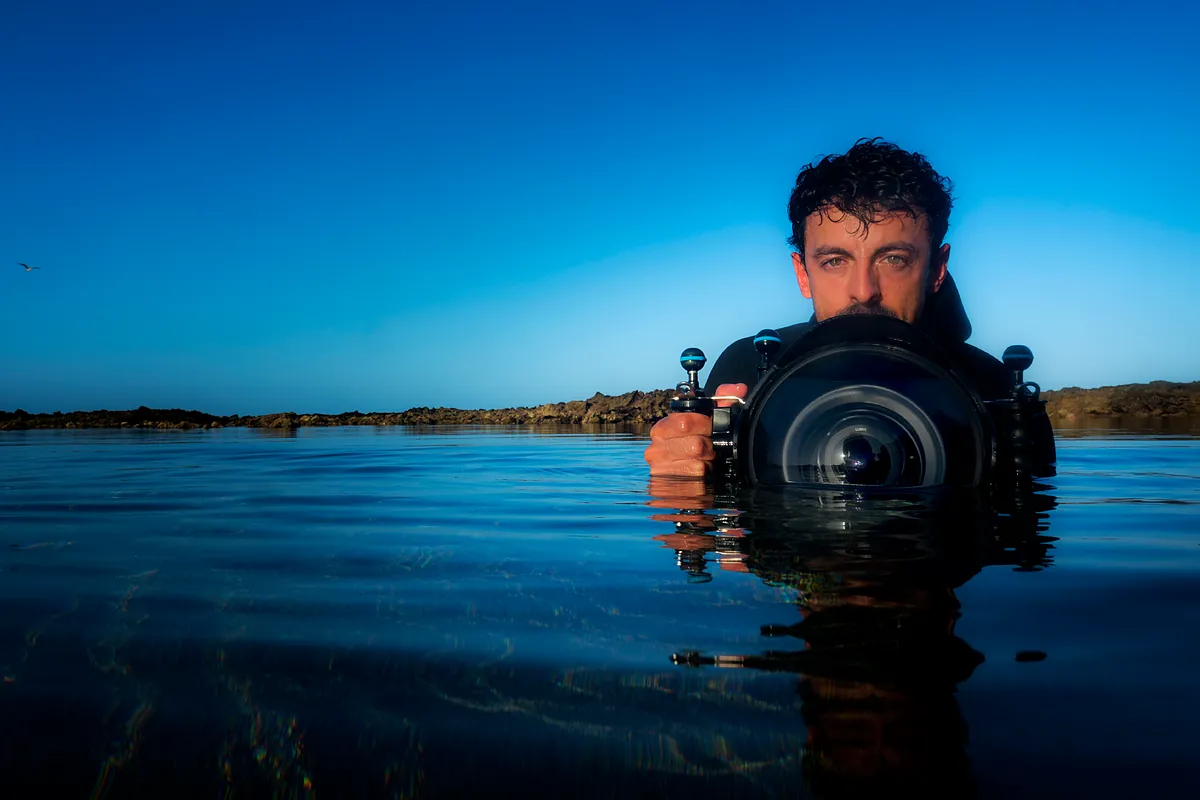 El documentalista amigo de los calderones que lucha por la conservación del santuario de cetáceos que es Tenerife
